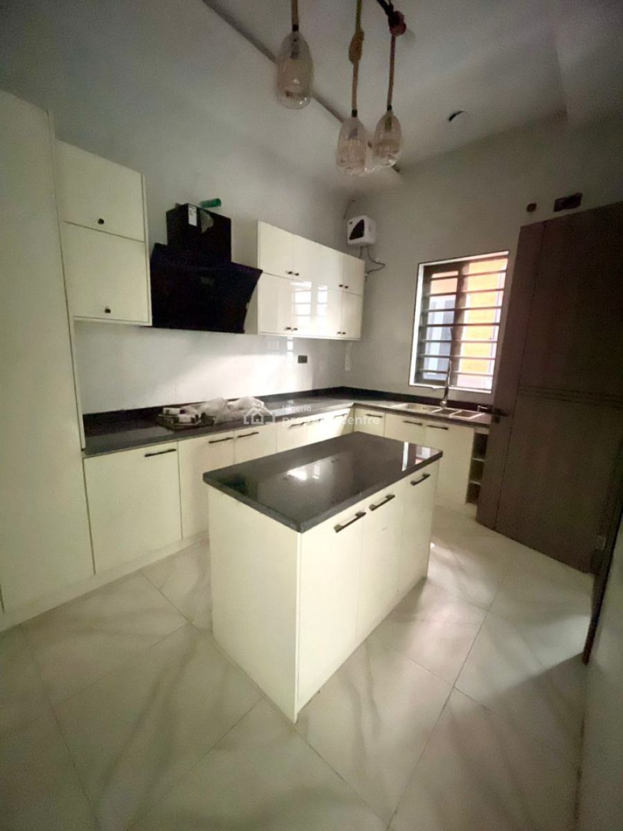 4 Bedroom Terrace + Bq, Lekki Phase 1, Lekki, Lagos, Flat / Apartment for Sale