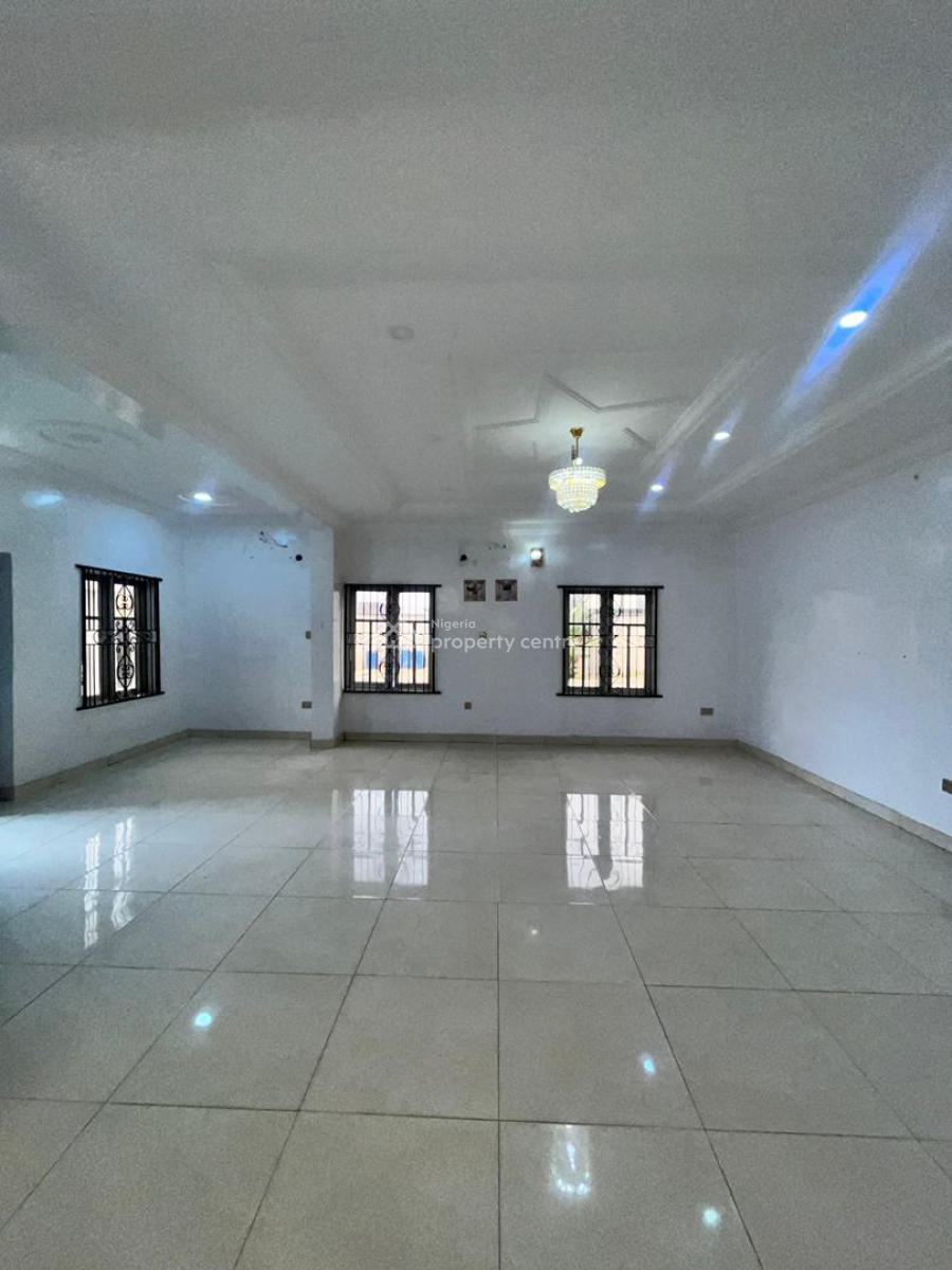 3 Bedroom Apartment in a Good Neighborhood, Ilaje, Ilaje, Ajah, Lagos, Flat / Apartment for Rent