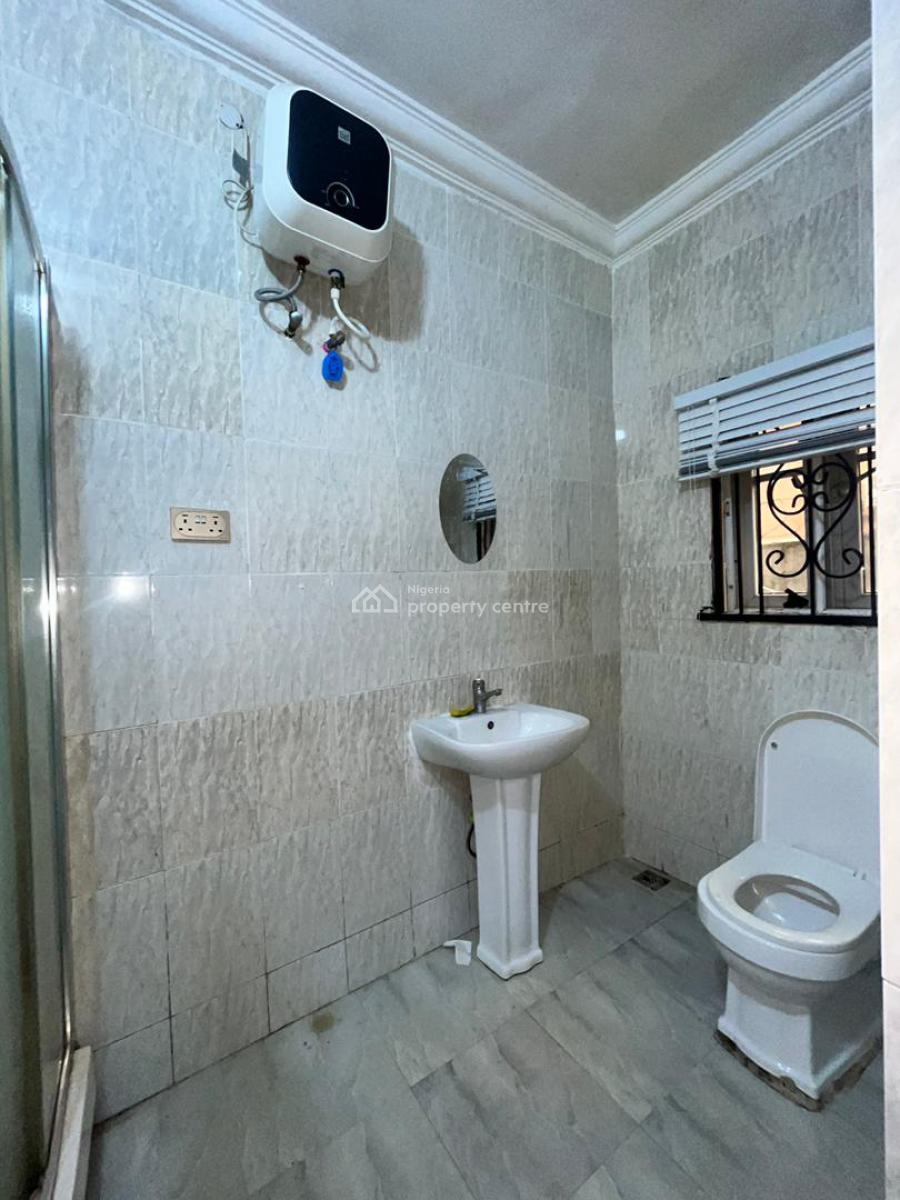 3 Bedroom Apartment in a Good Neighborhood, Ilaje, Ilaje, Ajah, Lagos, Flat / Apartment for Rent