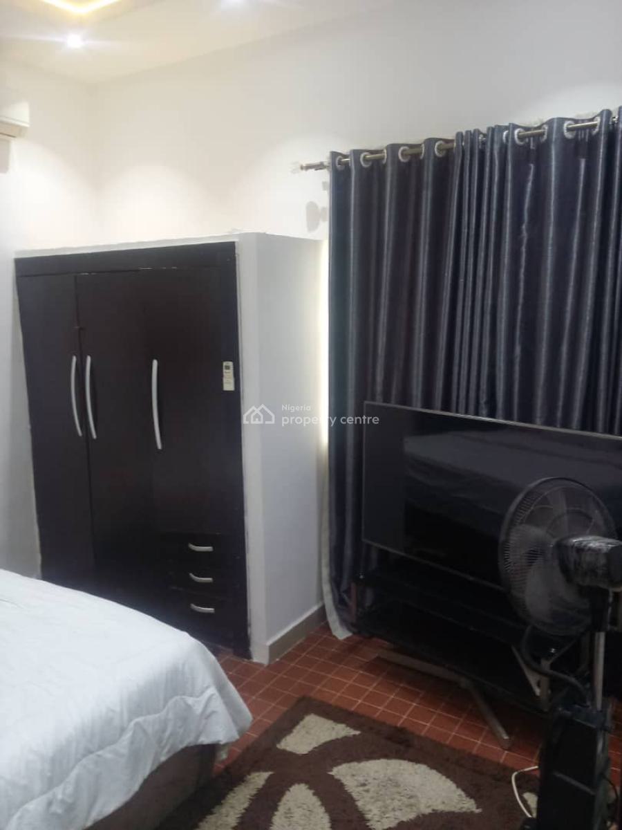 2 Bedroom Apartment, 18 Massenya Close, Zone 6, Wuse, Abuja, Flat / Apartment Short Let