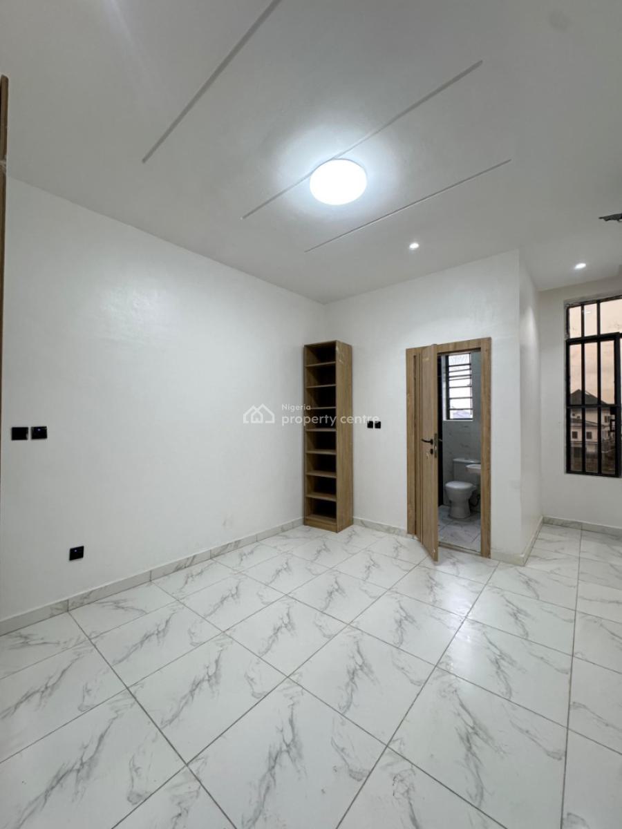 Stunning Spacious 2 Bedroom Apartment, Ologolo, Lekki, Lagos, Flat / Apartment for Sale