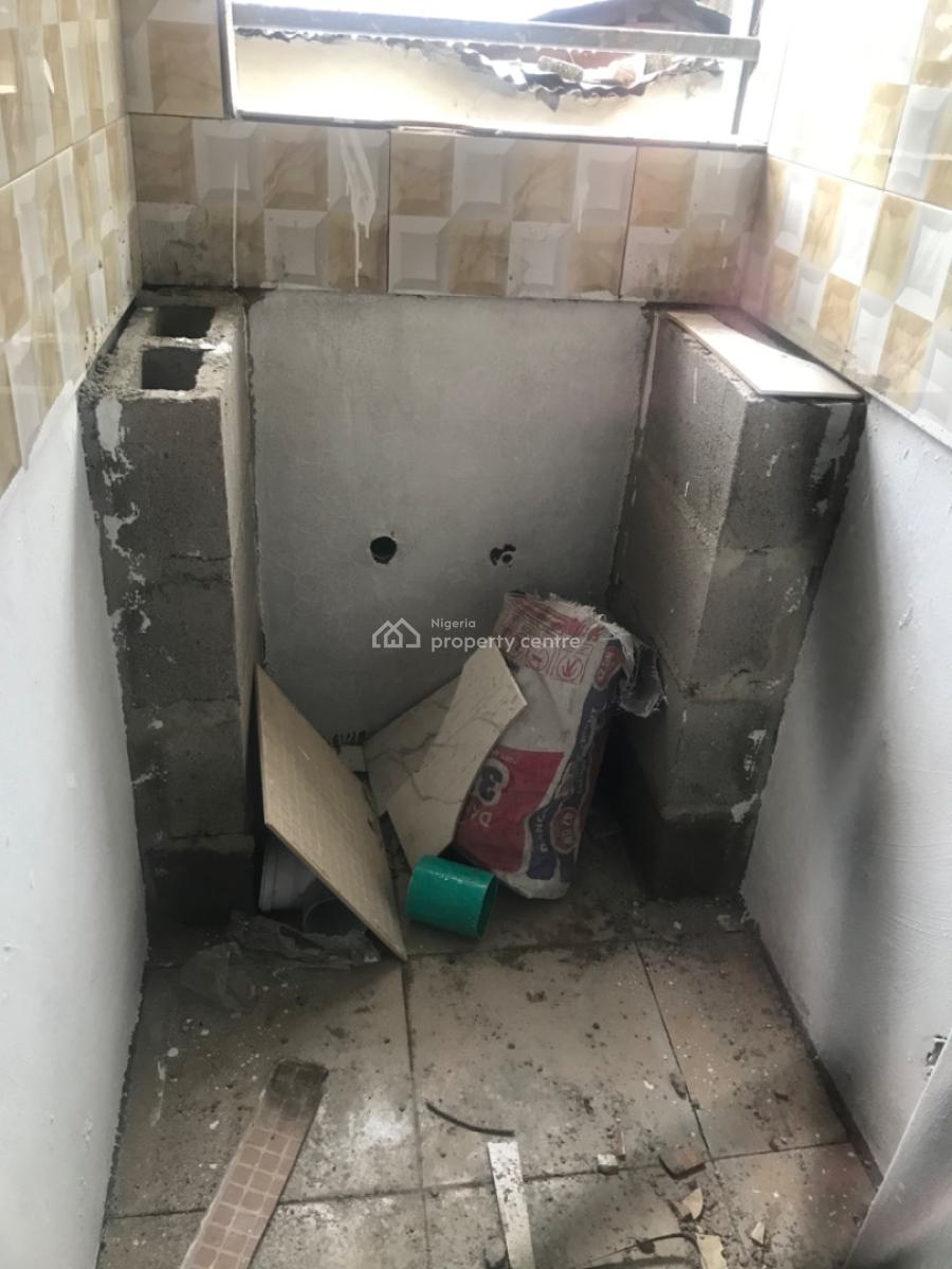 Room Self Contain, Market Street, Shomolu, Lagos, Self Contain (single Rooms) for Rent