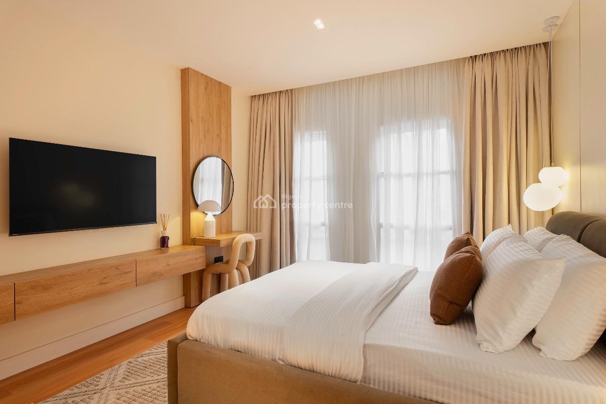 Newly Furnished Luxurious 4 Bedroom Apartment with a Private Bedroom, Lekki Phase 1, Lekki, Lagos, Flat / Apartment Short Let