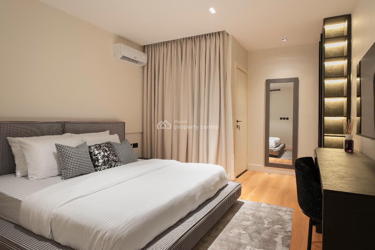 Newly Furnished Luxurious 4 Bedroom Apartment with a Private Bedroom, Lekki Phase 1, Lekki, Lagos, Flat / Apartment Short Let