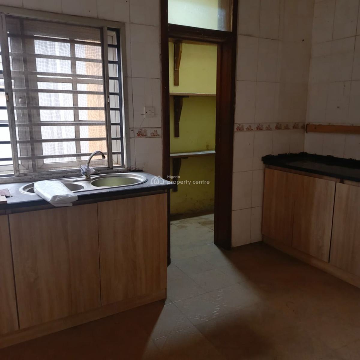 Well Maintained 4 Bedroom Duplex with Enough Parking Space, Magodo, Lagos, Terraced Duplex for Rent