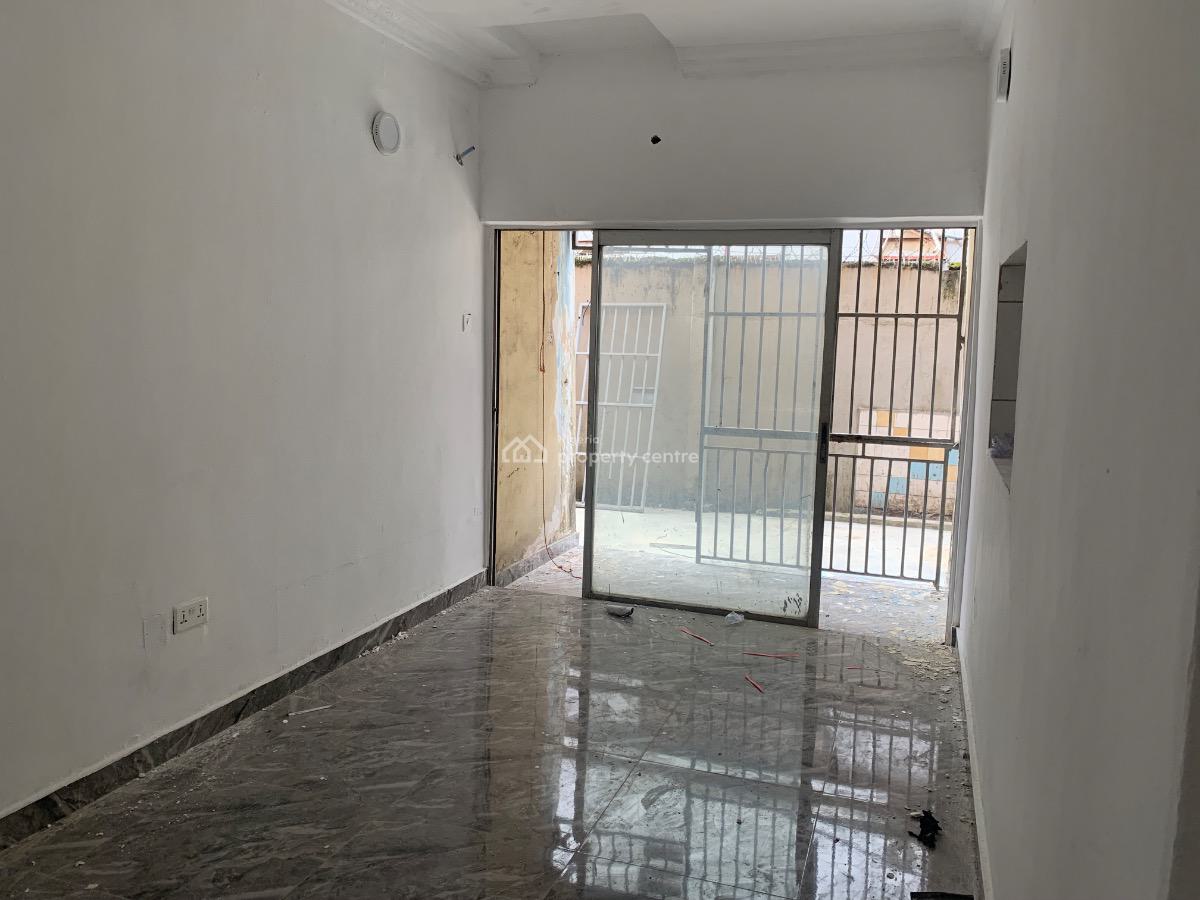 Well Maintained 6 Units of 3 Bedrooms Flat Facing a Commercial Road, Anthony, Maryland, Lagos, Office Space for Rent