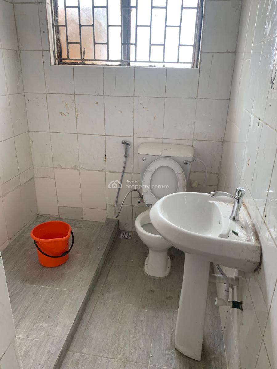 Well Maintained 6 Units of 3 Bedrooms Flat Facing a Commercial Road, Anthony, Maryland, Lagos, Office Space for Rent