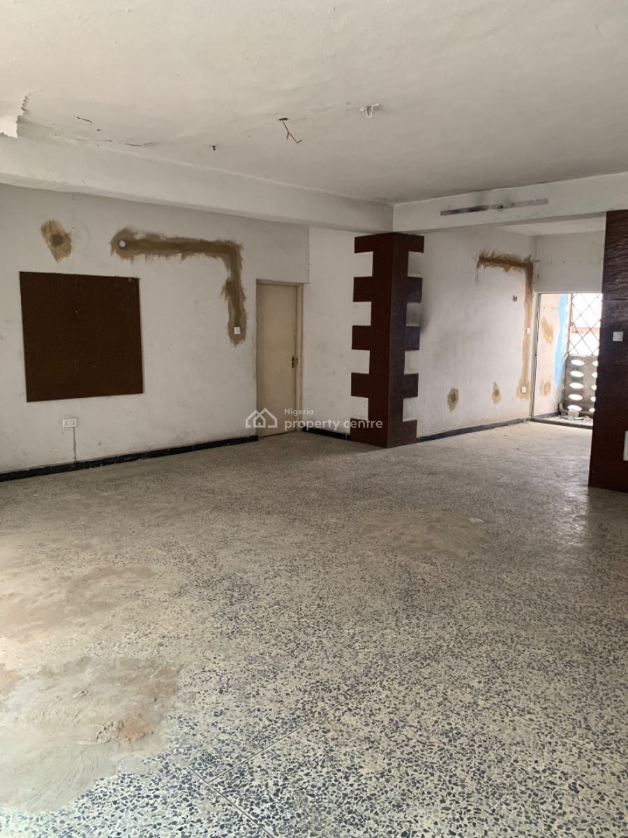 Well Maintained 3 Bedrooms Flat Facing a Commercial Road, Anthony, Maryland, Lagos, Office Space for Rent