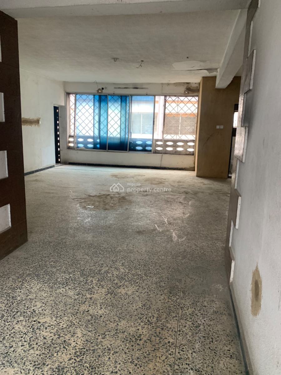 Well Maintained 3 Bedrooms Flat Facing a Commercial Road, Anthony, Maryland, Lagos, Office Space for Rent
