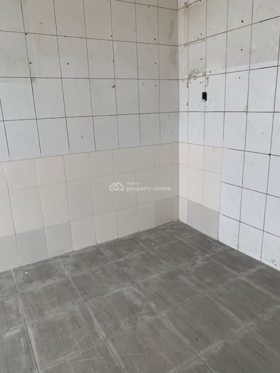 Well Maintained 3 Bedrooms Flat Facing a Commercial Road, Anthony, Maryland, Lagos, Office Space for Rent