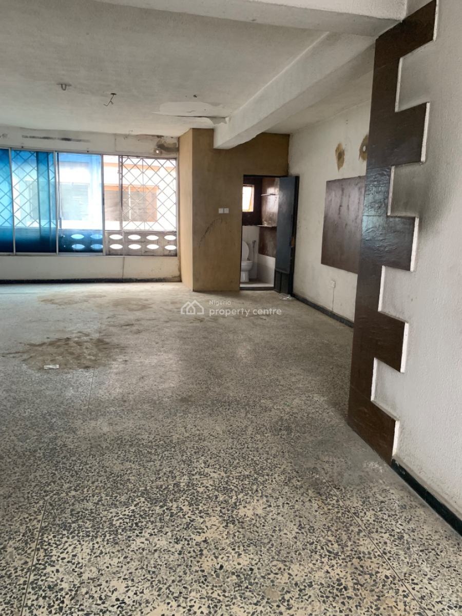 Well Maintained 3 Bedrooms Flat Facing a Commercial Road, Anthony, Maryland, Lagos, Office Space for Rent