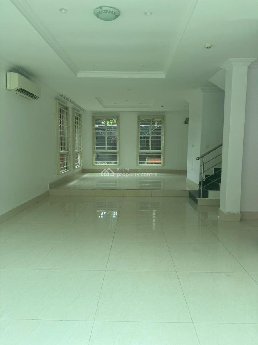 Well-maintained 3-bedroom Maisonette with Bq, Old Ikoyi, Ikoyi, Lagos, Flat / Apartment for Rent