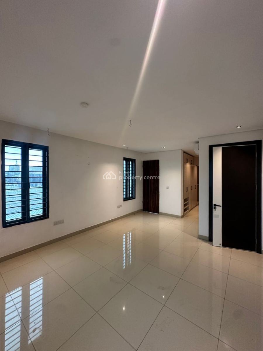 Well-maintained Spacious 3-bedroom Apartment with Bq on The 3rd Floor, Ikoyi, Lagos, Flat / Apartment for Rent