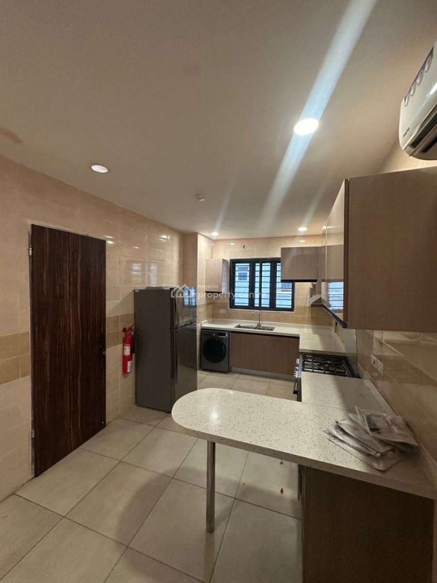 Well-maintained Spacious 3-bedroom Apartment with Bq on The 3rd Floor, Ikoyi, Lagos, Flat / Apartment for Rent