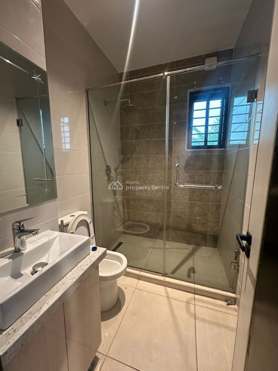 Well-maintained Spacious 3-bedroom Apartment with Bq on The 3rd Floor, Ikoyi, Lagos, Flat / Apartment for Rent