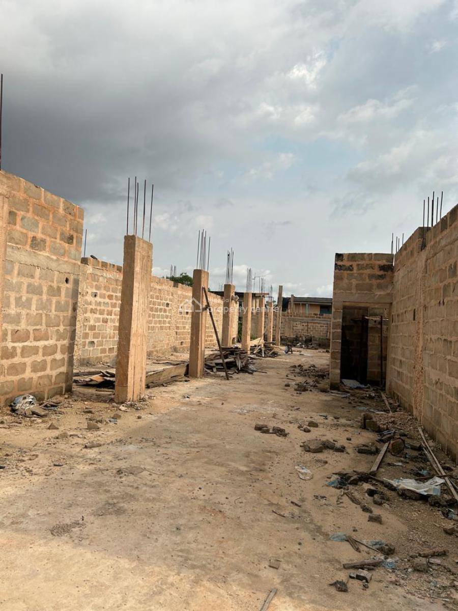 Land with Structure Inside, Guobadia,gra Benin, Benin, Oredo, Edo, Mixed-use Land for Sale
