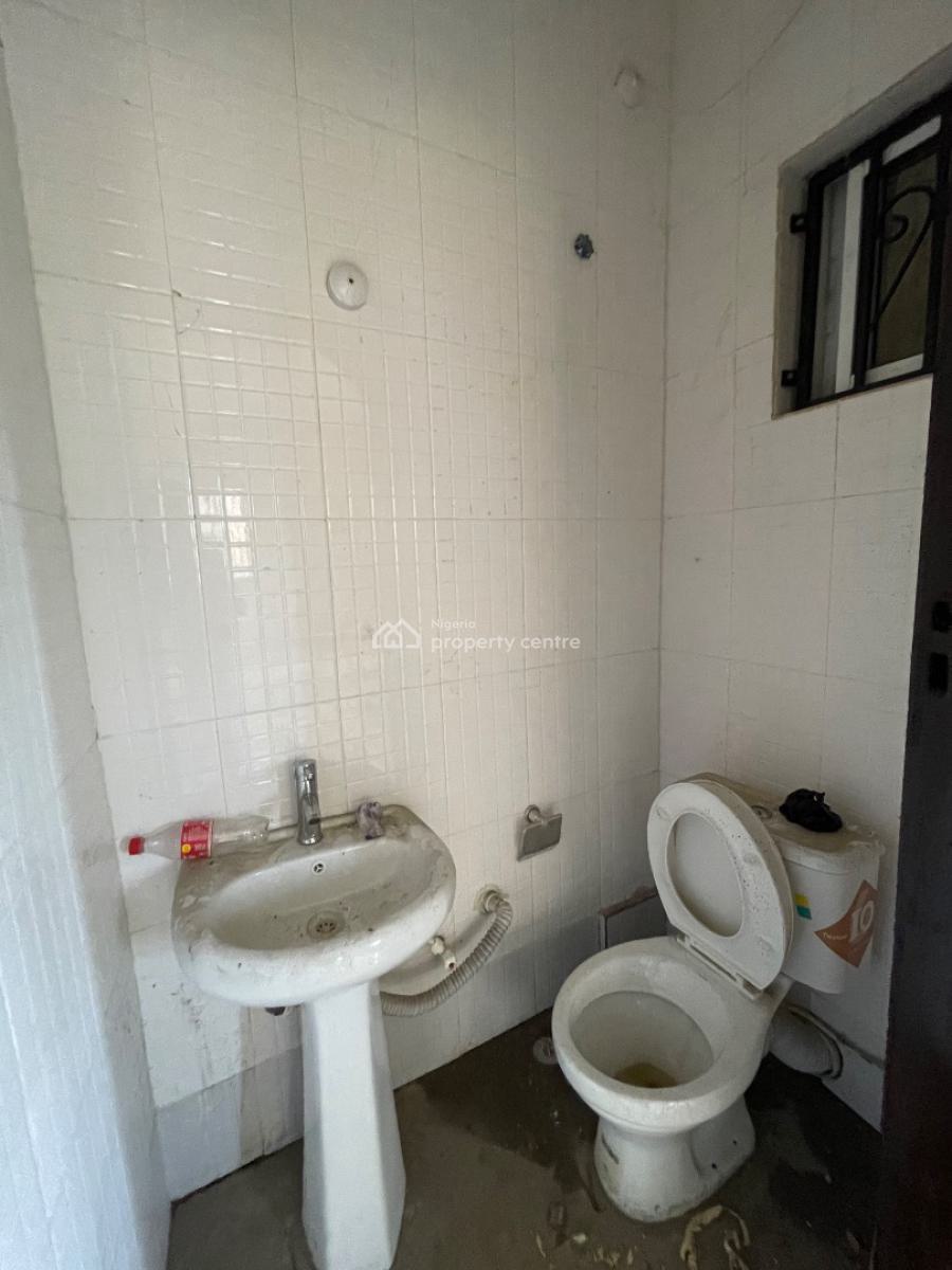 Standard 3 Bedroom Flat with Functional Amenities Suitable for Family, Fashola Estate, Monastery Road., Sangotedo, Ajah, Lagos, Residential Land for Rent