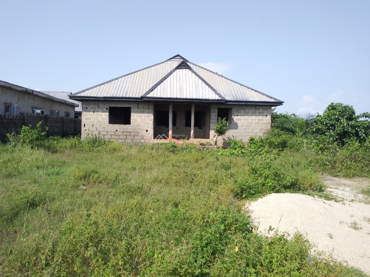 3 Bedroom Bungalow with Bq, Blue Roof Off Oreta Road, Igbogbo, Ikorodu, Lagos, Detached Bungalow for Sale
