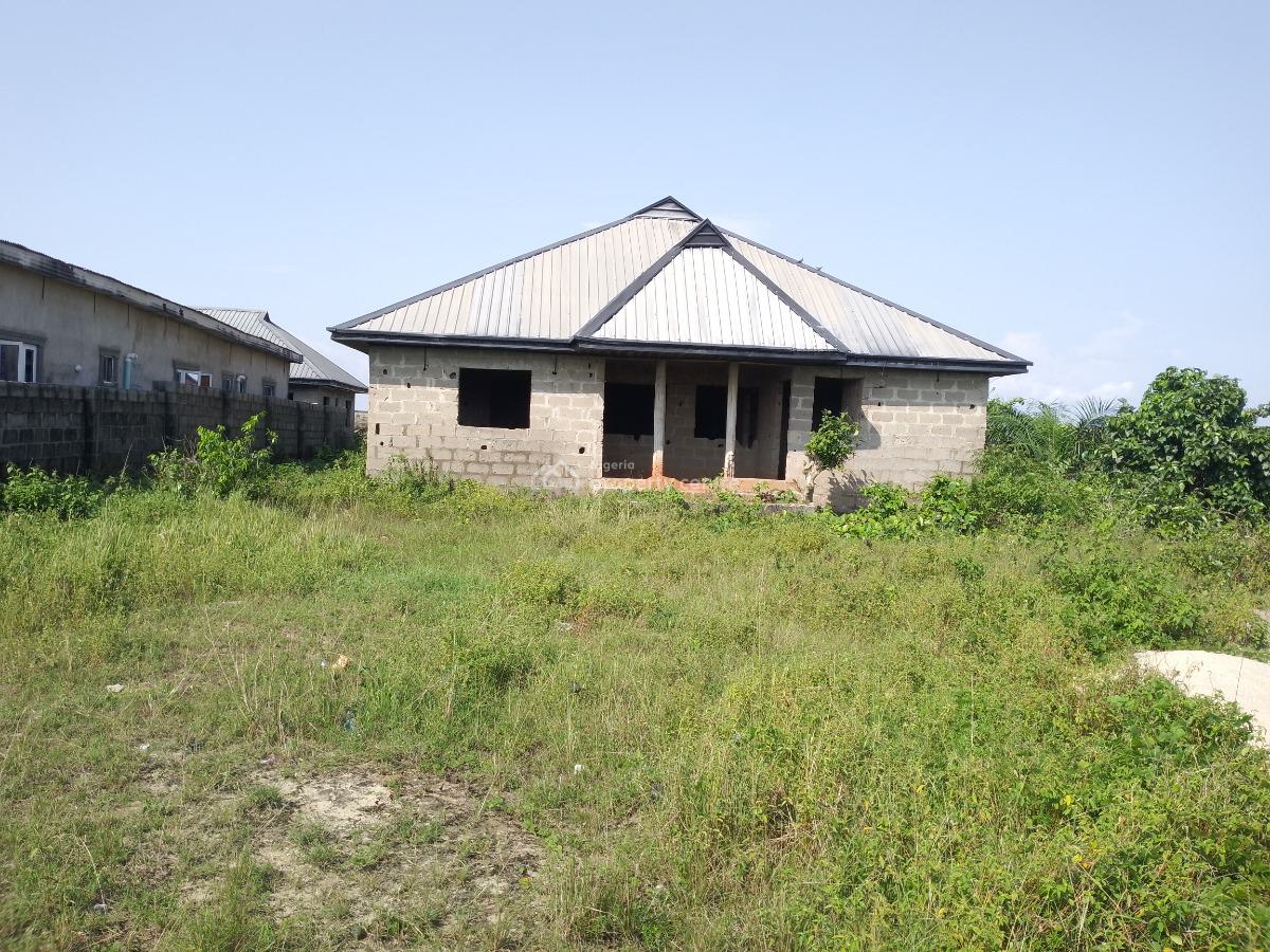 3 Bedroom Bungalow with Bq, Blue Roof Off Oreta Road, Igbogbo, Ikorodu, Lagos, Detached Bungalow for Sale