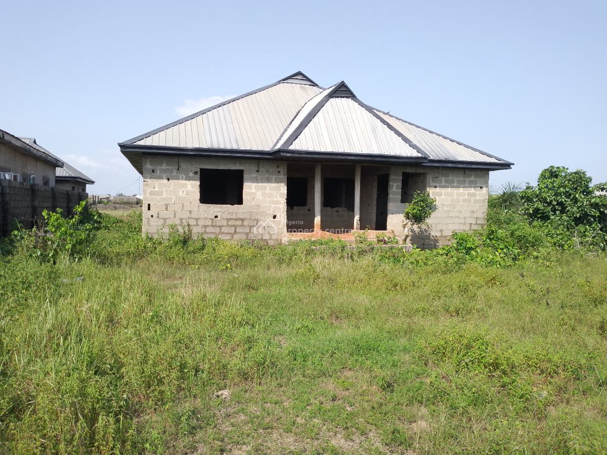 3 Bedroom Bungalow with Bq, Blue Roof Off Oreta Road, Igbogbo, Ikorodu, Lagos, Detached Bungalow for Sale