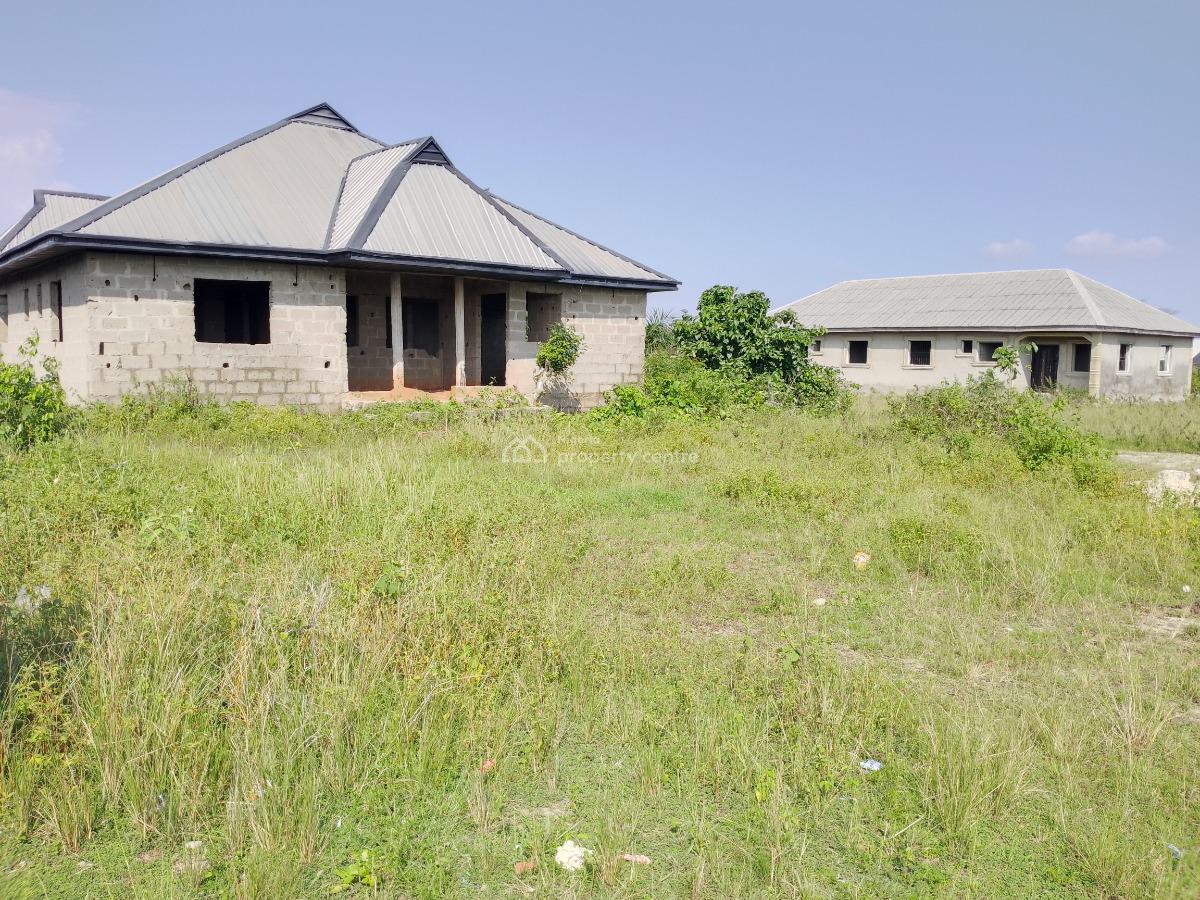 3 Bedroom Bungalow with Bq, Blue Roof Off Oreta Road, Igbogbo, Ikorodu, Lagos, Detached Bungalow for Sale