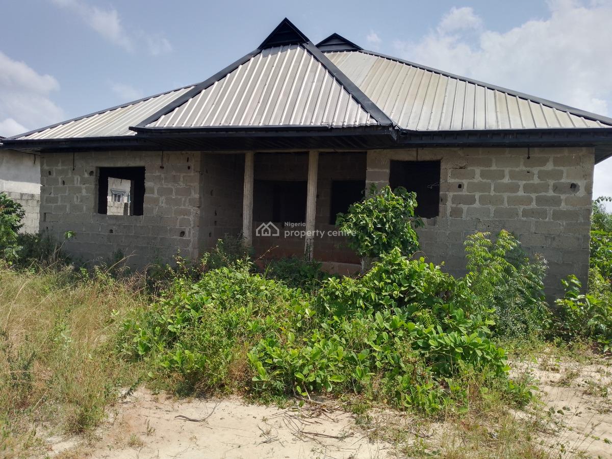 4 Bedroom Bungalow, Blue Roof Off Oreta Road, Igbogbo, Ikorodu, Lagos, Detached Bungalow for Sale
