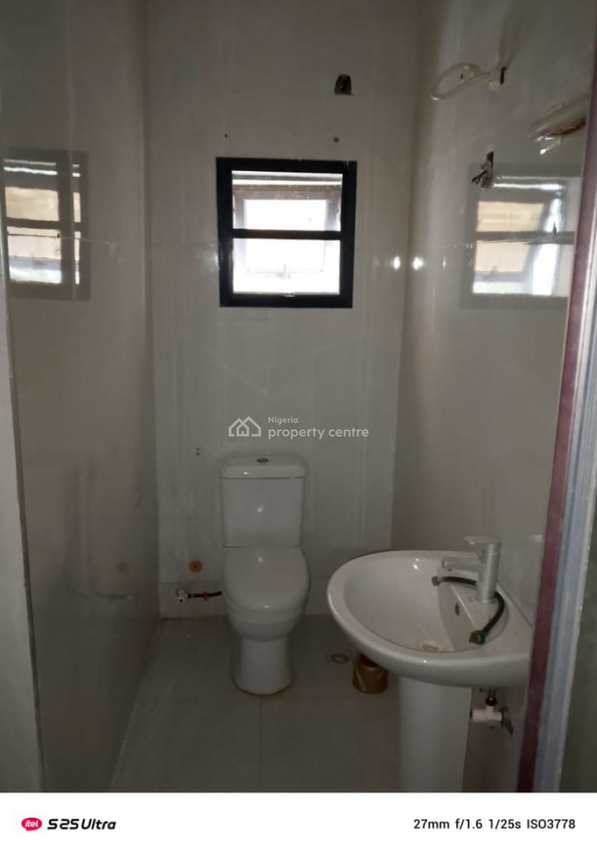 Executive 3 Bedroom Flat Upstairs, Ikota Gra Extension, Lekki, Lagos, Flat / Apartment for Rent