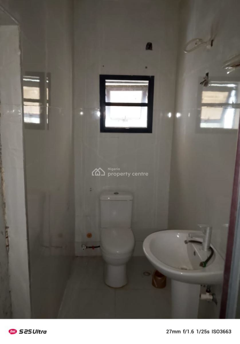 Executive 3 Bedroom Flat Upstairs, Ikota Gra Extension, Lekki, Lagos, Flat / Apartment for Rent