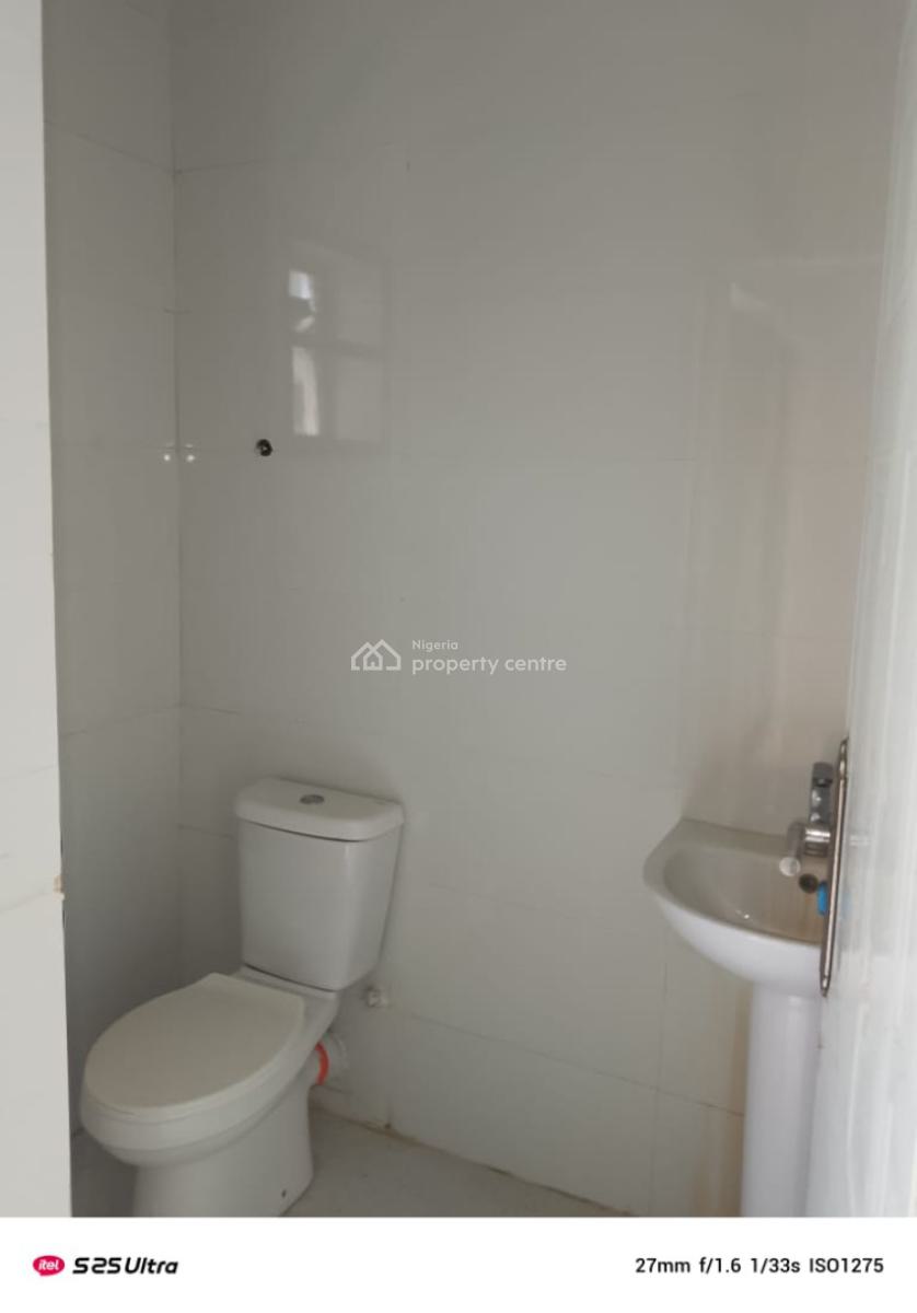Executive 3 Bedroom Flat Upstairs, Ikota Gra Extension, Lekki, Lagos, Flat / Apartment for Rent