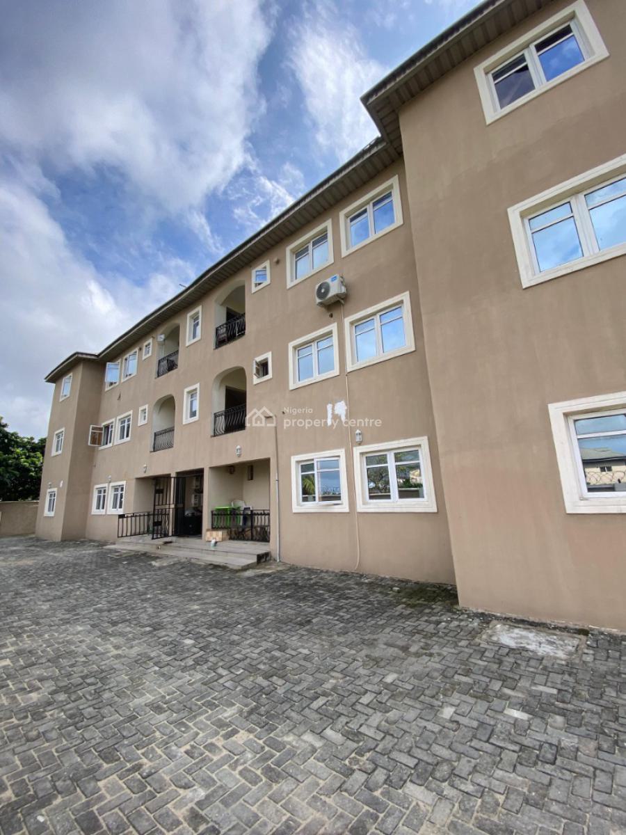 Spacious and Standard 3 Bedroom Apartment, Mobil Road, Ajah, Lagos, Flat / Apartment for Rent
