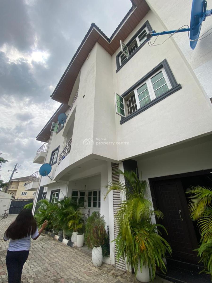 Newly Renovated 3bedroom Flat Plus Bq., Tesmont Close, Off Temple & Castle Street, Lekki Phase 1, Lekki Phase 1, Lekki, Lagos, Flat / Apartment for Rent