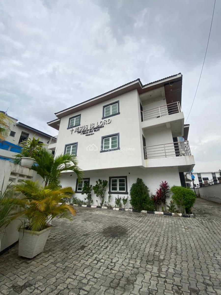 Newly Renovated 3bedroom Flat Plus Bq., Tesmont Close, Off Temple & Castle Street, Lekki Phase 1, Lekki Phase 1, Lekki, Lagos, Flat / Apartment for Rent