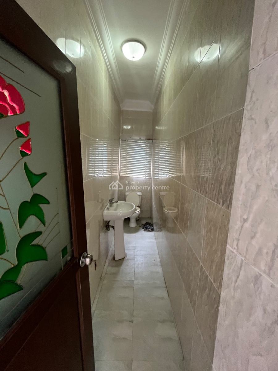 Beautiful Spacious 3bedroom Flat Downstairs, Mobil Road Ilaje, Ajah, Lagos, Flat / Apartment for Rent