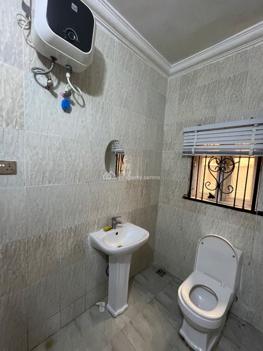 Beautiful Spacious 3bedroom Flat Downstairs, Mobil Road Ilaje, Ajah, Lagos, Flat / Apartment for Rent