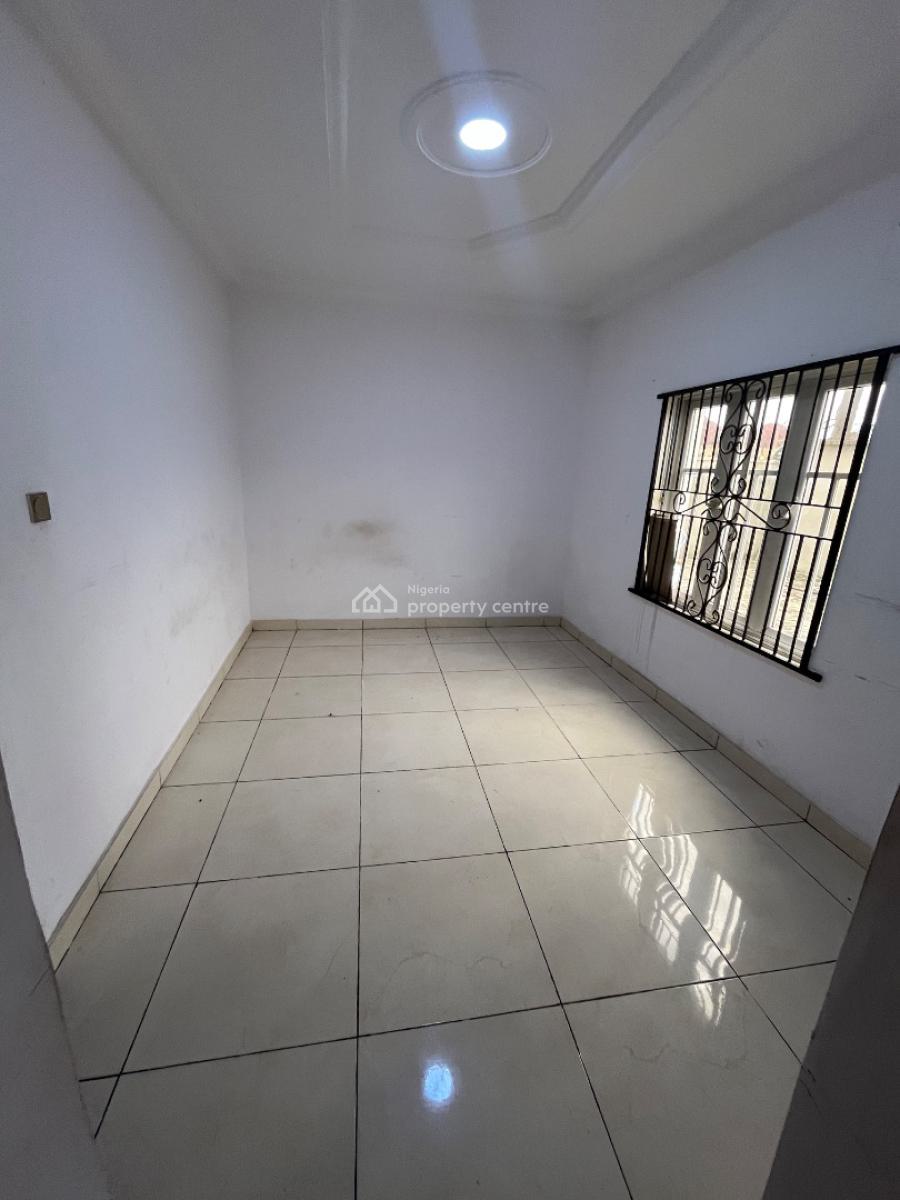 Beautiful Spacious 3bedroom Flat Downstairs, Mobil Road Ilaje, Ajah, Lagos, Flat / Apartment for Rent