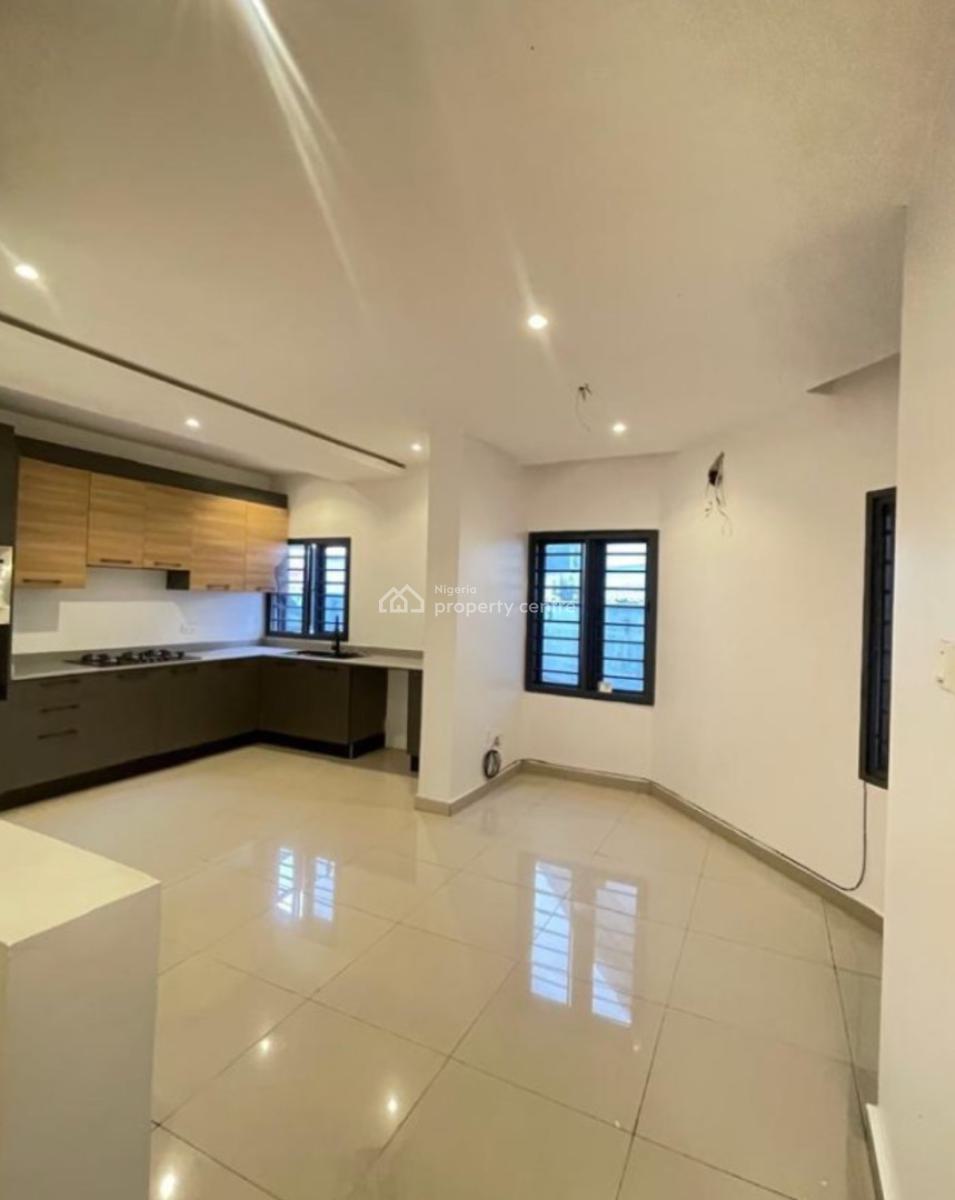 1 Bedroom Apartment, Lekki Phase 1, Lekki, Lagos, Mini Flat (room and Parlour) for Sale