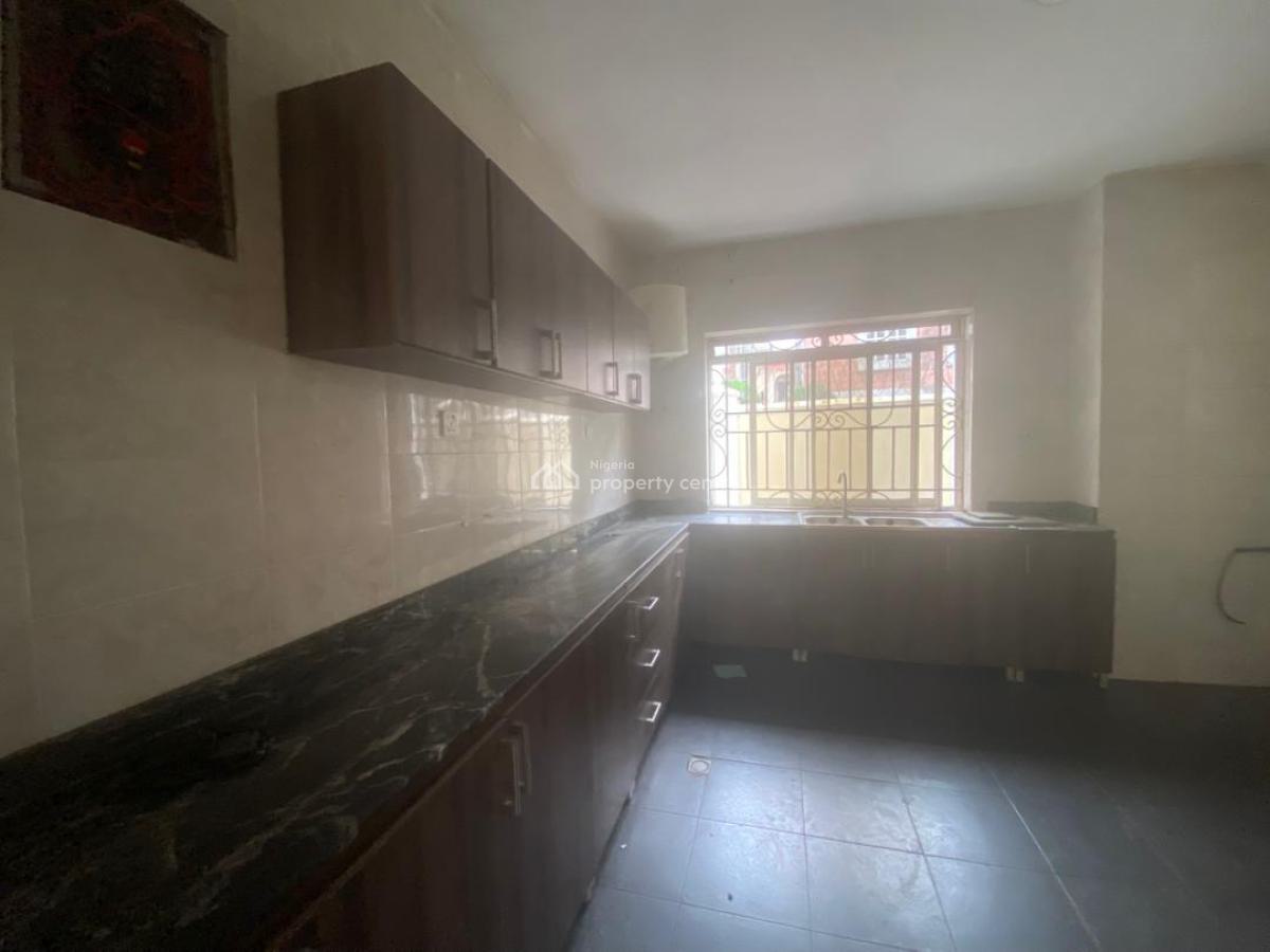 5 Bedrooms Semi Detached with a Room Bq, Lekki Phase 1, Lekki, Lagos, Semi-detached Duplex for Rent