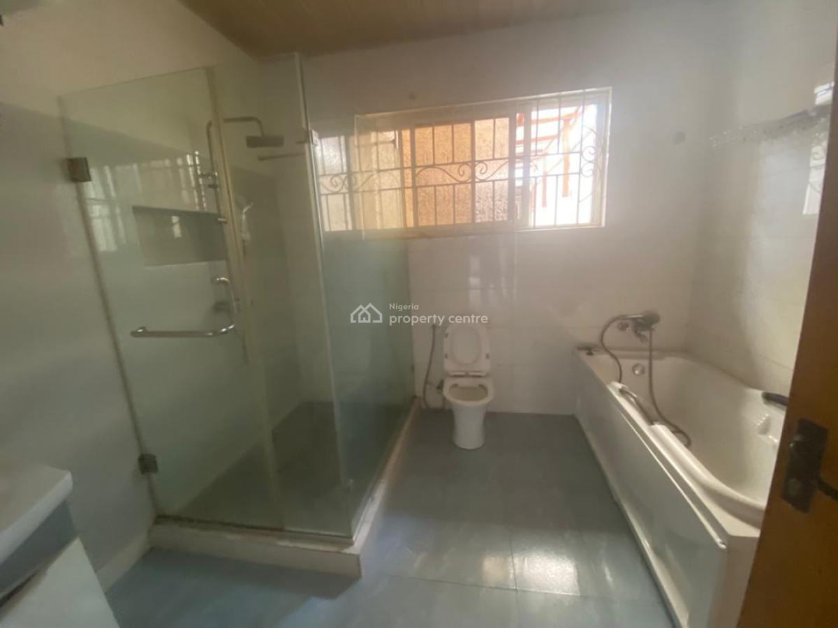 5 Bedrooms Semi Detached with a Room Bq, Lekki Phase 1, Lekki, Lagos, Semi-detached Duplex for Rent