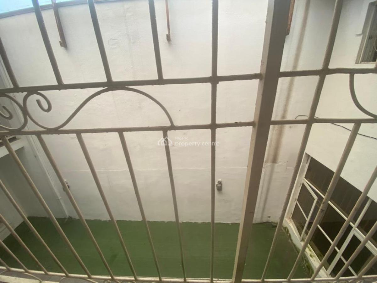 5 Bedrooms Semi Detached with a Room Bq, Lekki Phase 1, Lekki, Lagos, Semi-detached Duplex for Rent