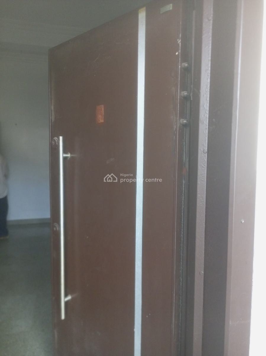 Clean 3 Bedroom Upstairs, Jakande Okeafa, Oke Afa, Isolo, Lagos, Flat / Apartment for Rent