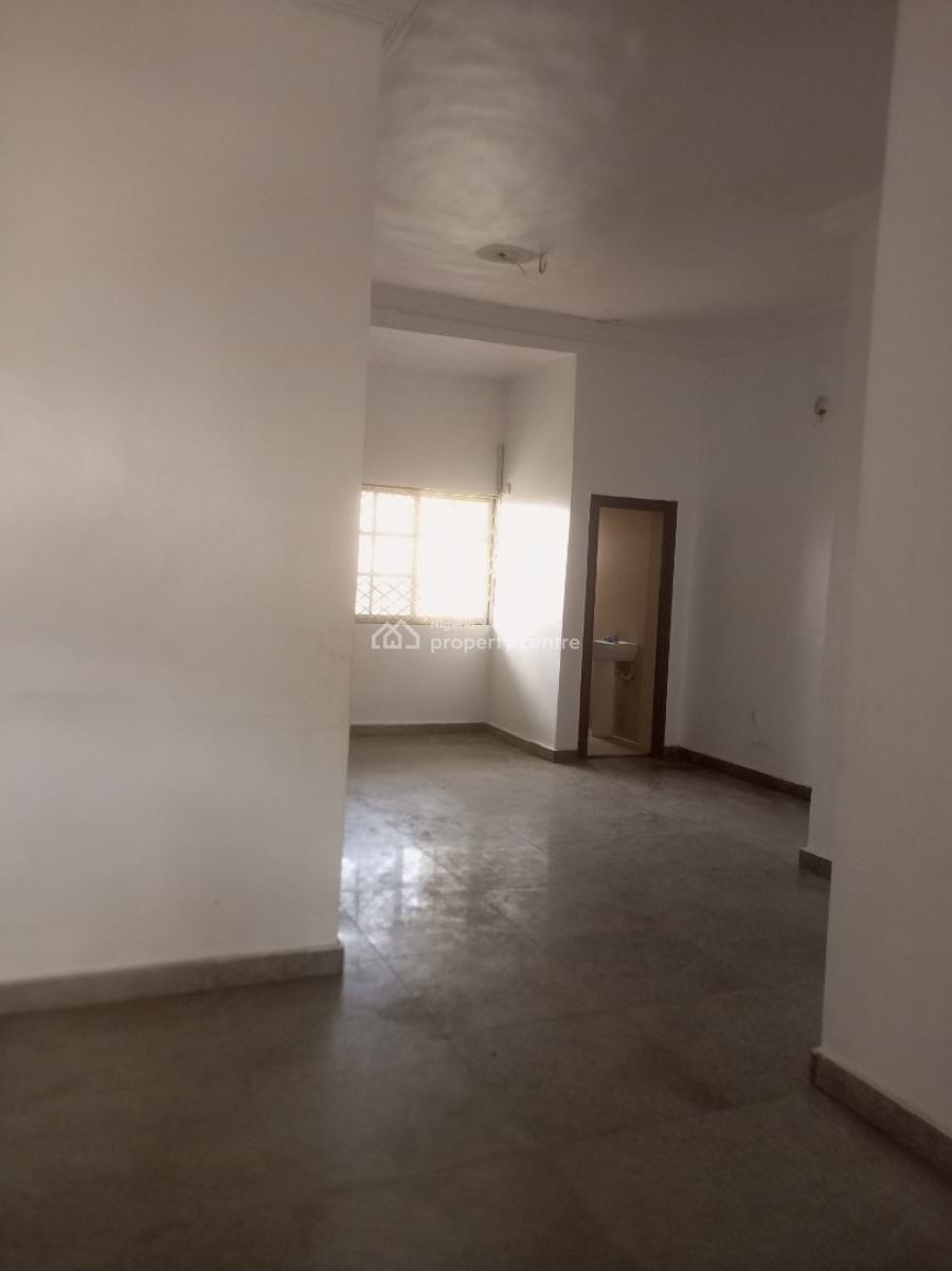 Clean 3 Bedroom Upstairs, Jakande Okeafa, Oke Afa, Isolo, Lagos, Flat / Apartment for Rent