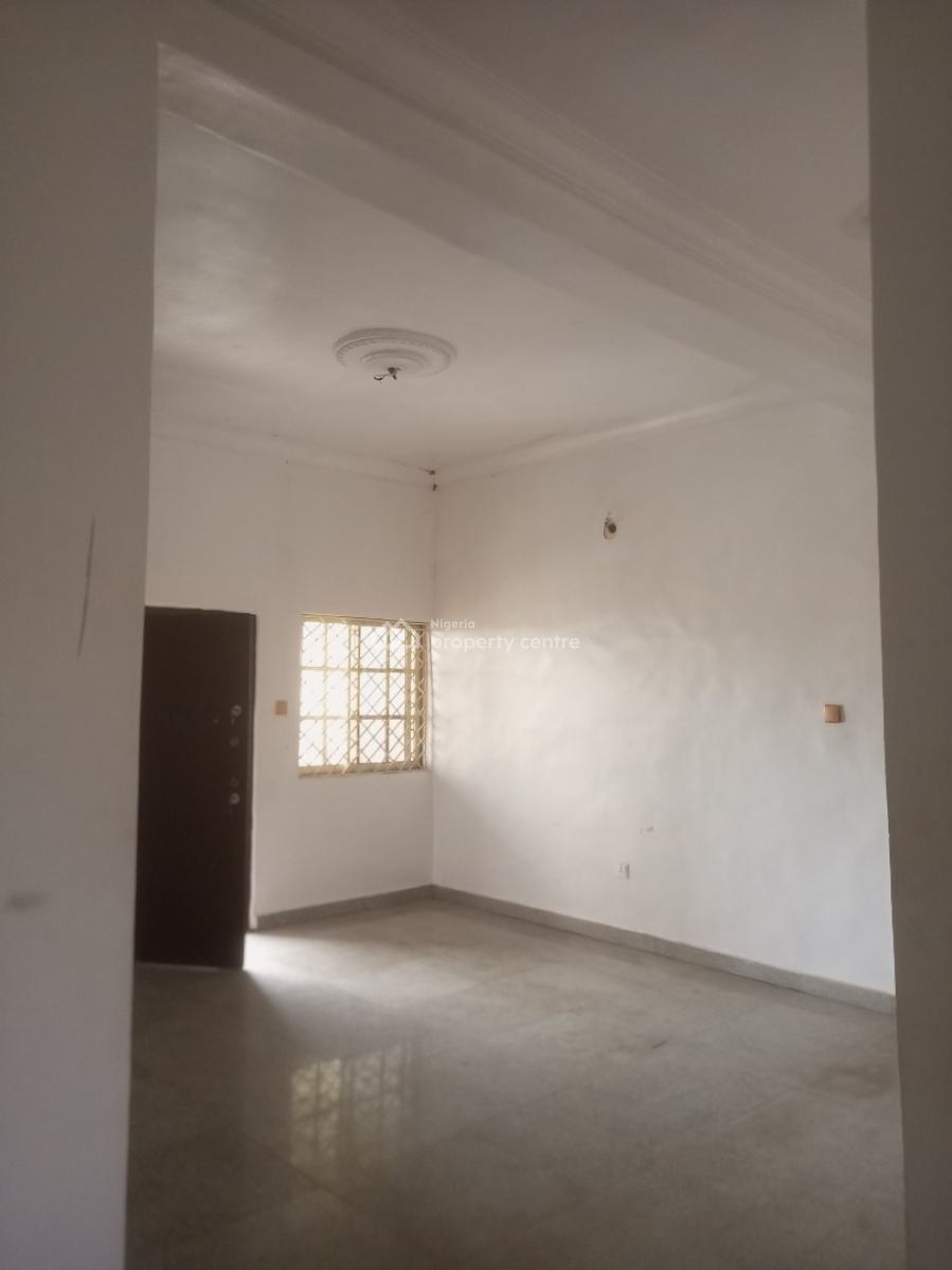 Clean 3 Bedroom Upstairs, Jakande Okeafa, Oke Afa, Isolo, Lagos, Flat / Apartment for Rent