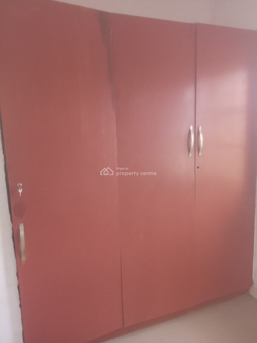 Clean 3 Bedroom Upstairs, Jakande Okeafa, Oke Afa, Isolo, Lagos, Flat / Apartment for Rent