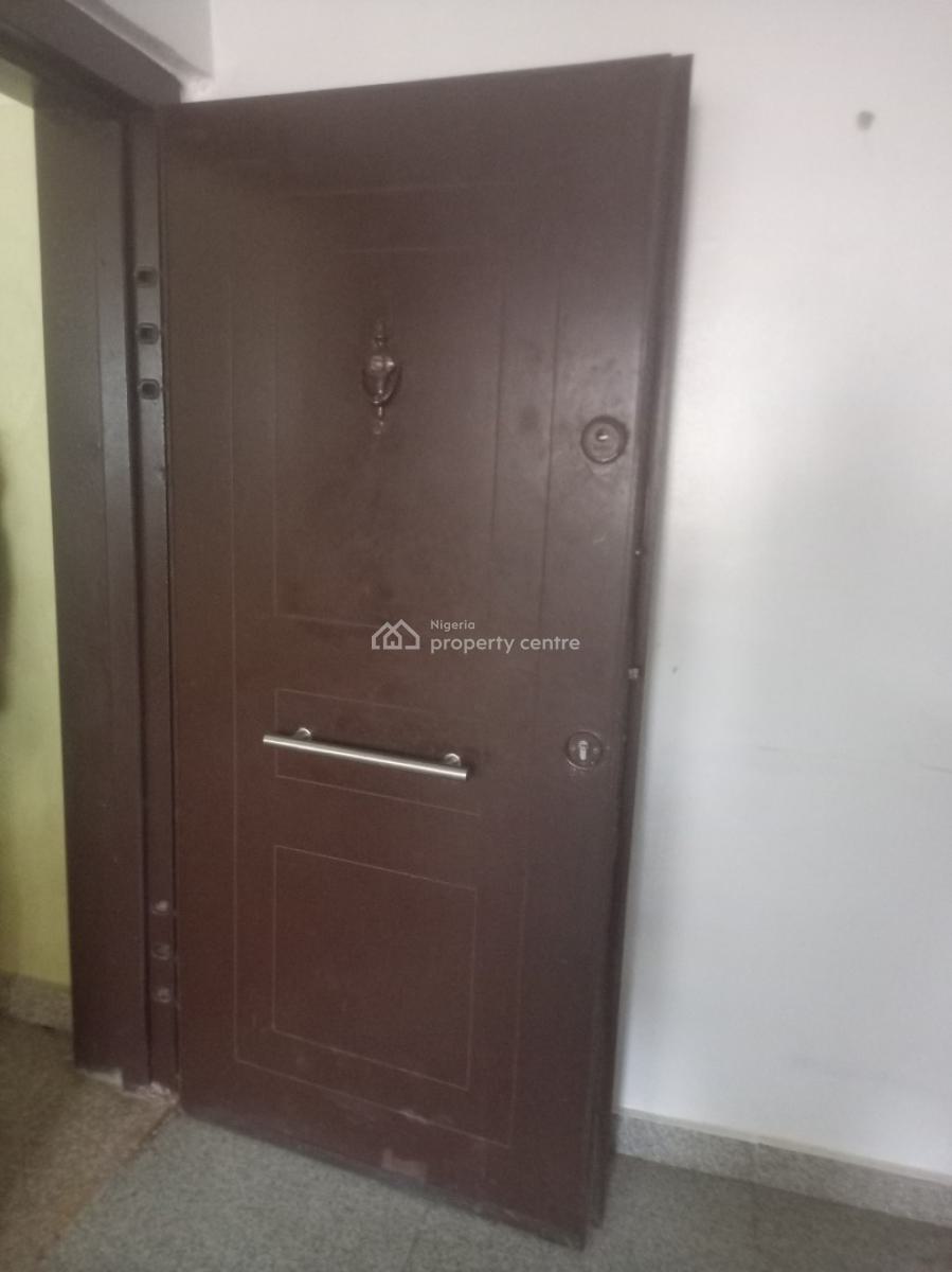 Clean 3 Bedroom Upstairs, Jakande Okeafa, Oke Afa, Isolo, Lagos, Flat / Apartment for Rent