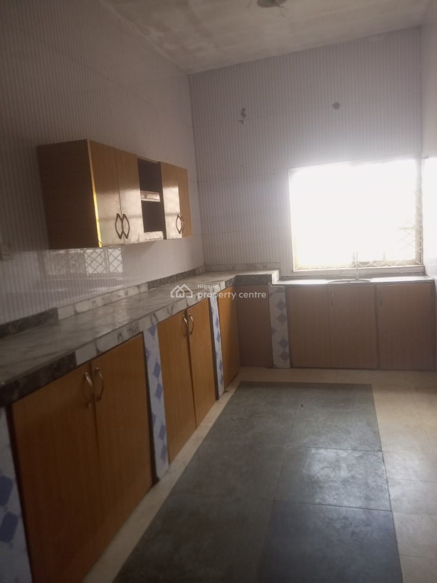 Clean 3 Bedroom Upstairs, Jakande Okeafa, Oke Afa, Isolo, Lagos, Flat / Apartment for Rent