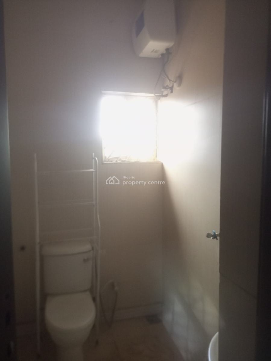 Clean 3 Bedroom Upstairs, Jakande Okeafa, Oke Afa, Isolo, Lagos, Flat / Apartment for Rent