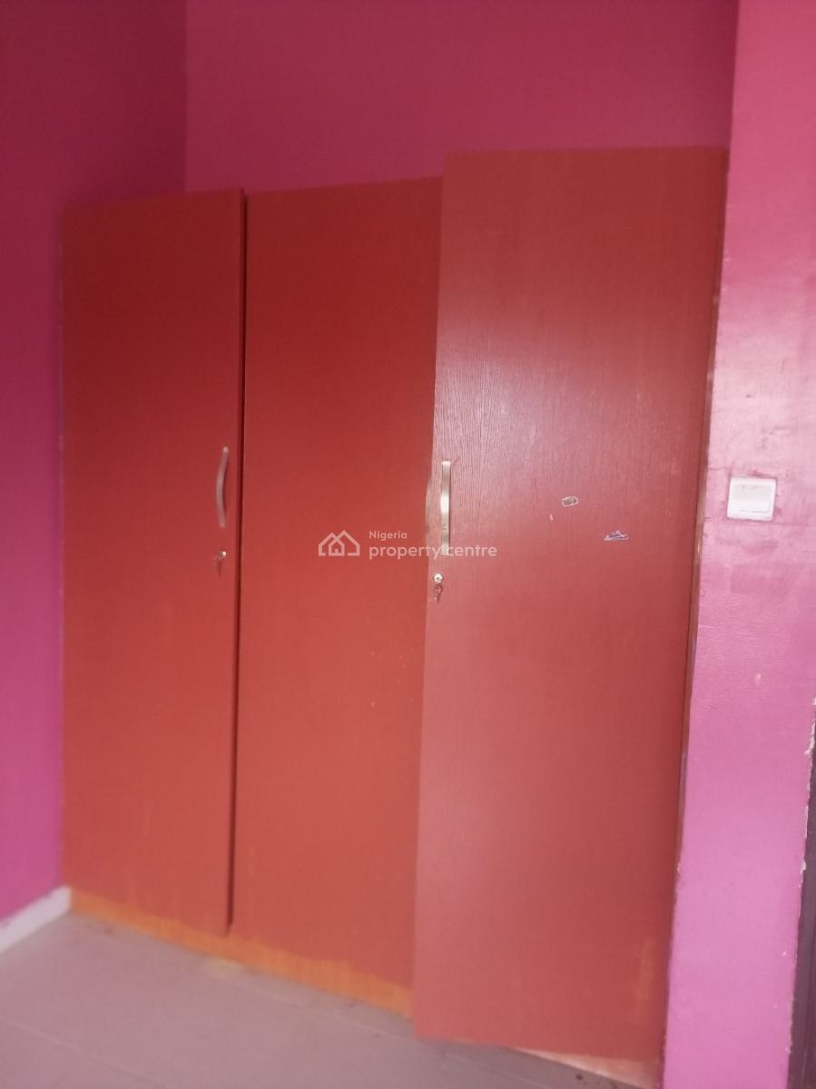 Clean 3 Bedroom Upstairs, Jakande Okeafa, Oke Afa, Isolo, Lagos, Flat / Apartment for Rent