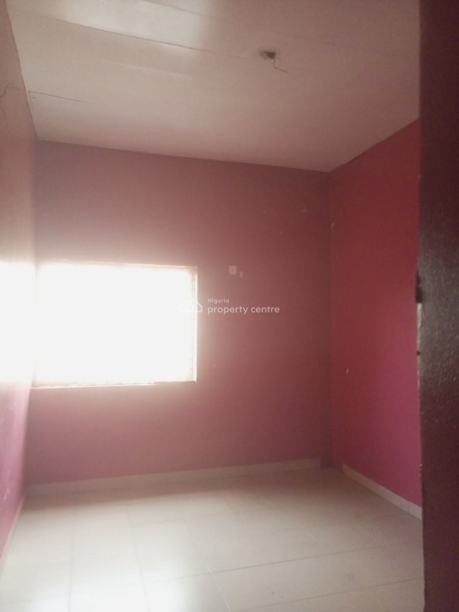 Clean 3 Bedroom Upstairs, Jakande Okeafa, Oke Afa, Isolo, Lagos, Flat / Apartment for Rent