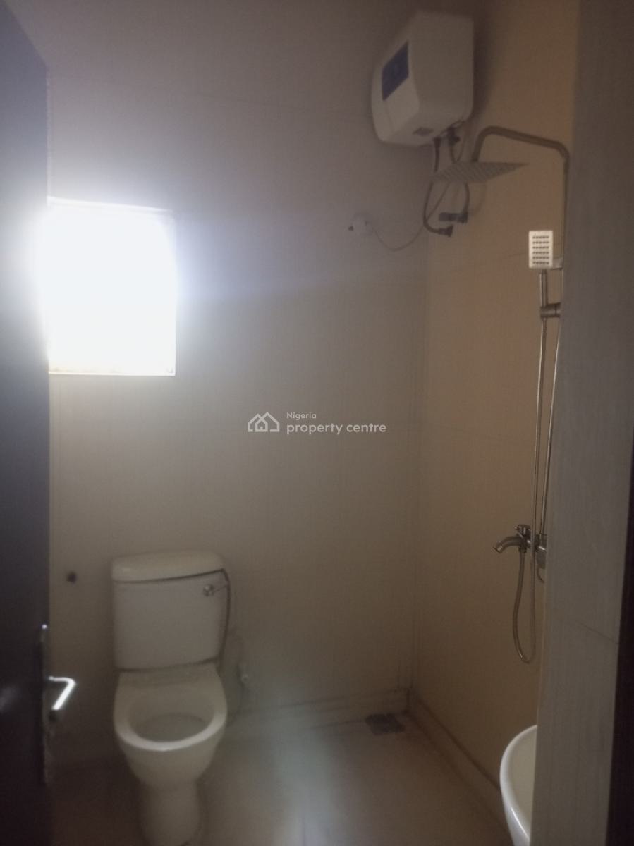 Clean 3 Bedroom Upstairs, Jakande Okeafa, Oke Afa, Isolo, Lagos, Flat / Apartment for Rent
