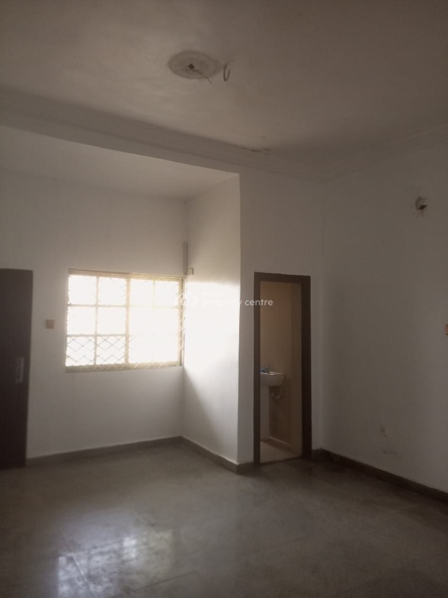 Clean 3 Bedroom Upstairs, Jakande Okeafa, Oke Afa, Isolo, Lagos, Flat / Apartment for Rent